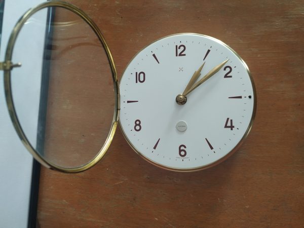 Orologio da parete bianco e dorato metallo - immagine 3