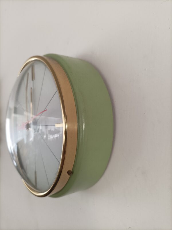 Piccolo orologio da parete in metallo - immagine 4